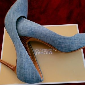 Denim blue pumps